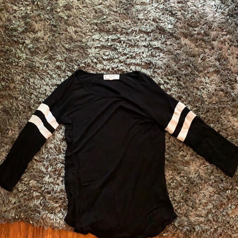 Black half sleeve shirt, size small.